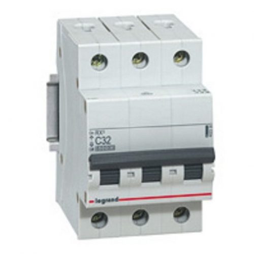 THIẾT BỊ ĐÓNG CẮT MCB RX3 4500 3P ~ 230/400V